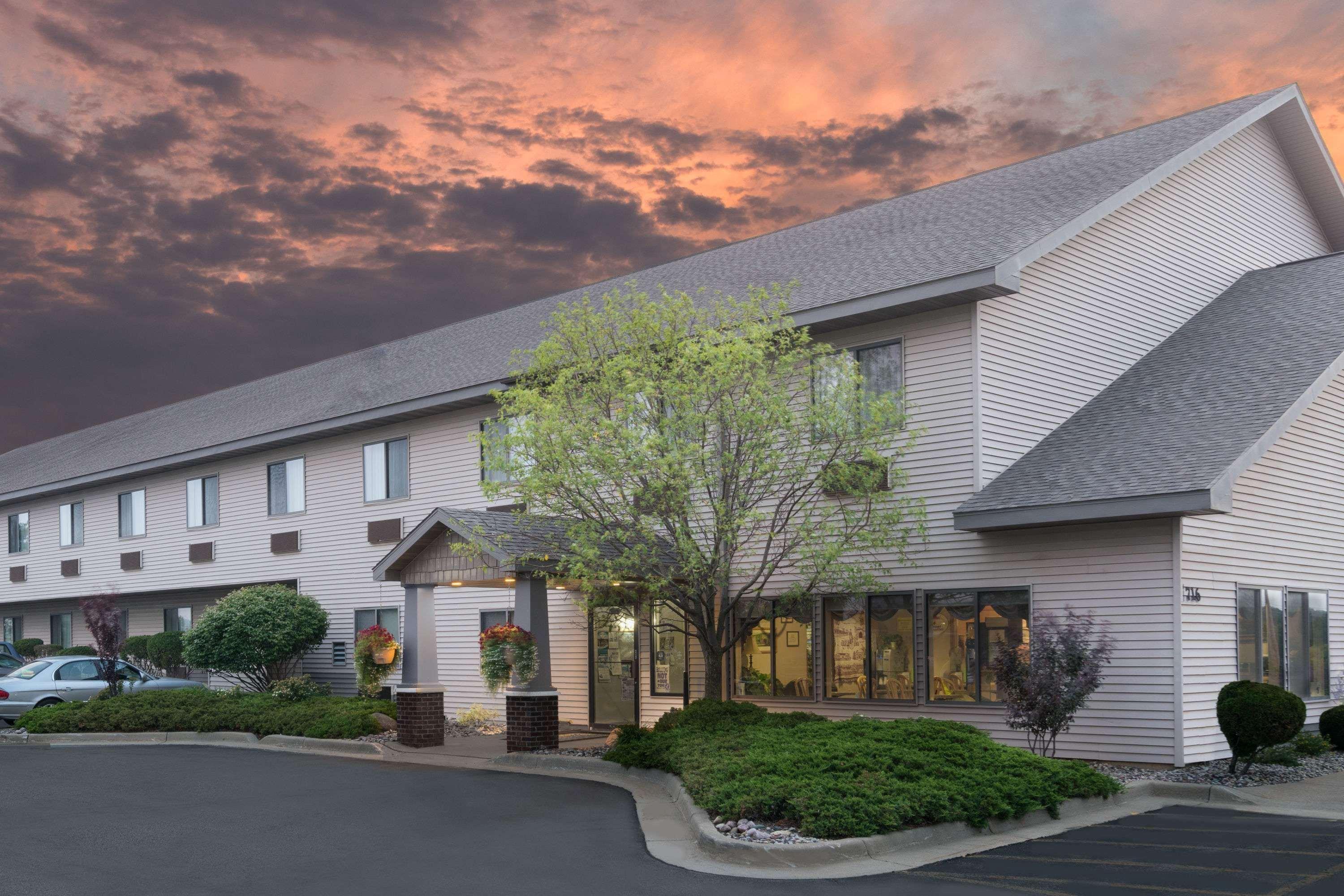 Super 8 by Wyndham Sparta Bagian luar foto