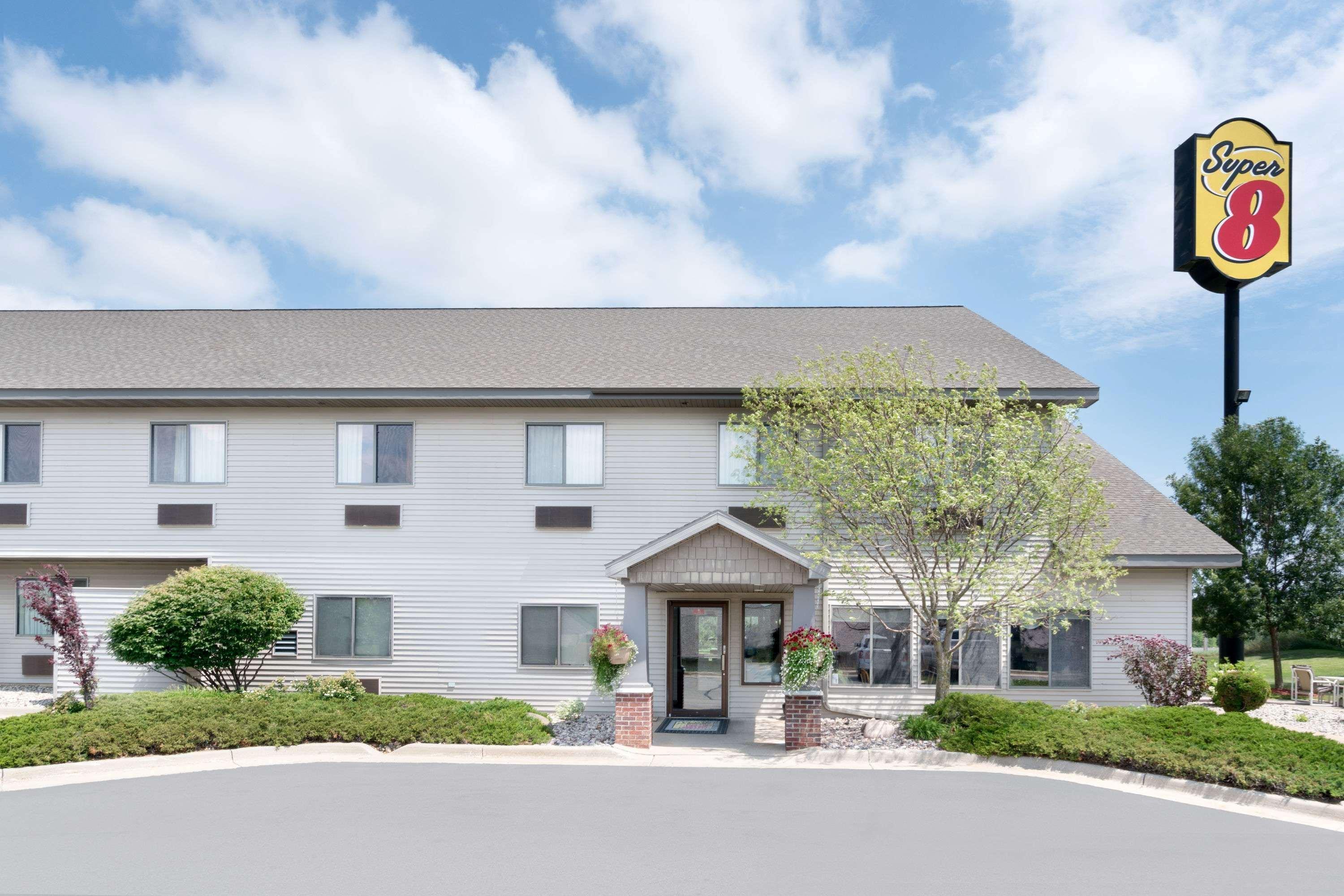 Super 8 by Wyndham Sparta Bagian luar foto