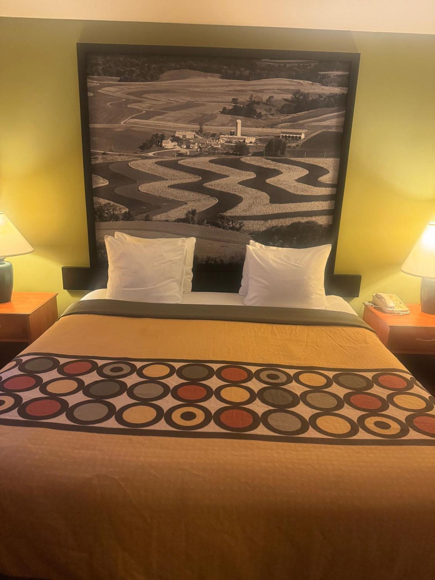 Super 8 by Wyndham Sparta Bagian luar foto