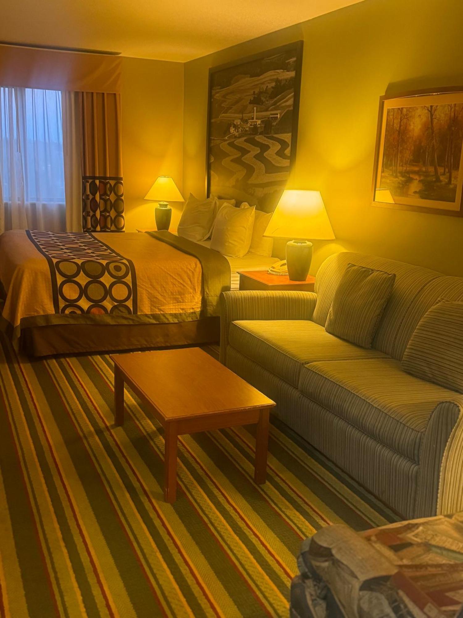 Super 8 by Wyndham Sparta Bagian luar foto