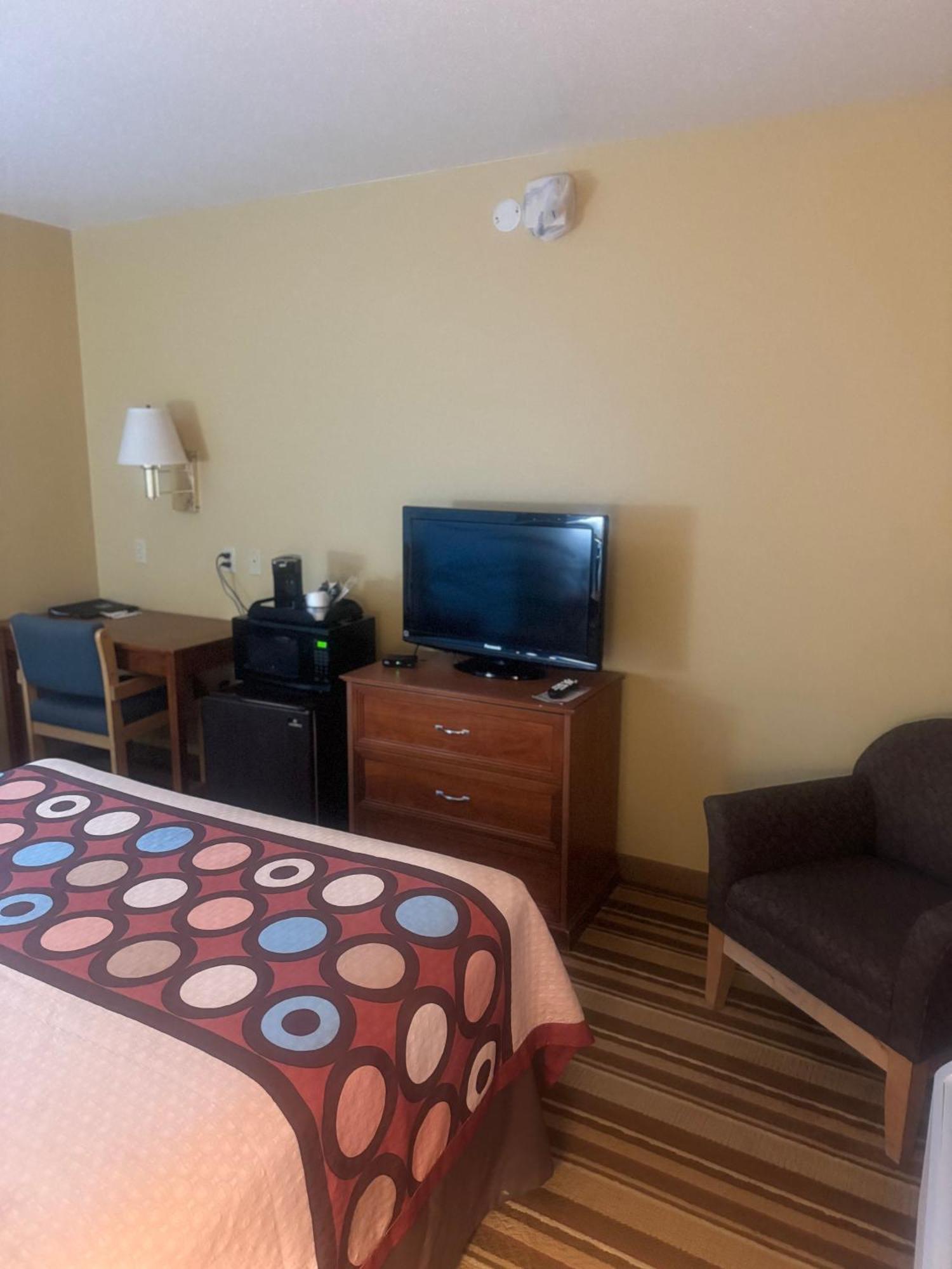Super 8 by Wyndham Sparta Bagian luar foto
