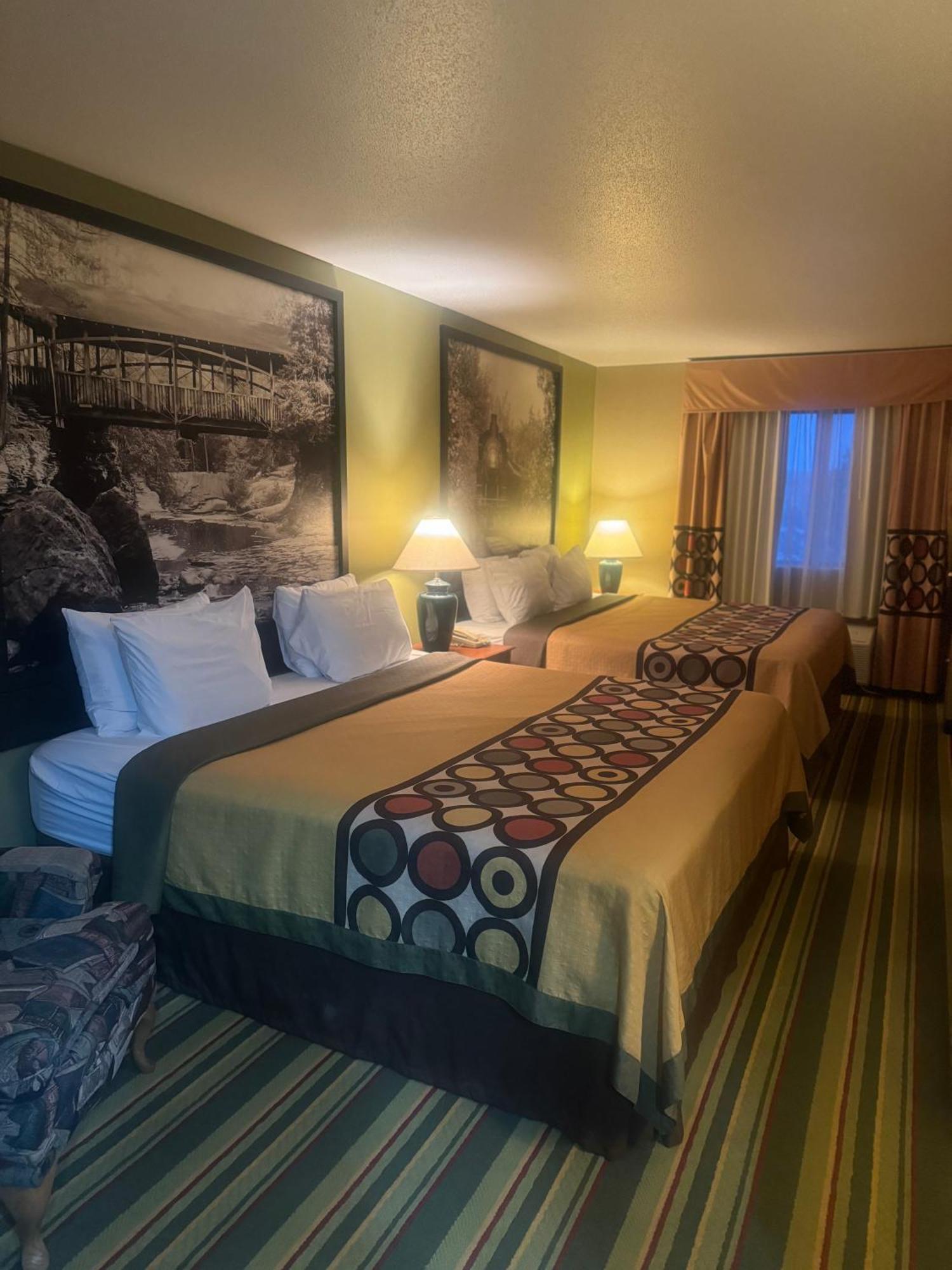 Super 8 by Wyndham Sparta Bagian luar foto