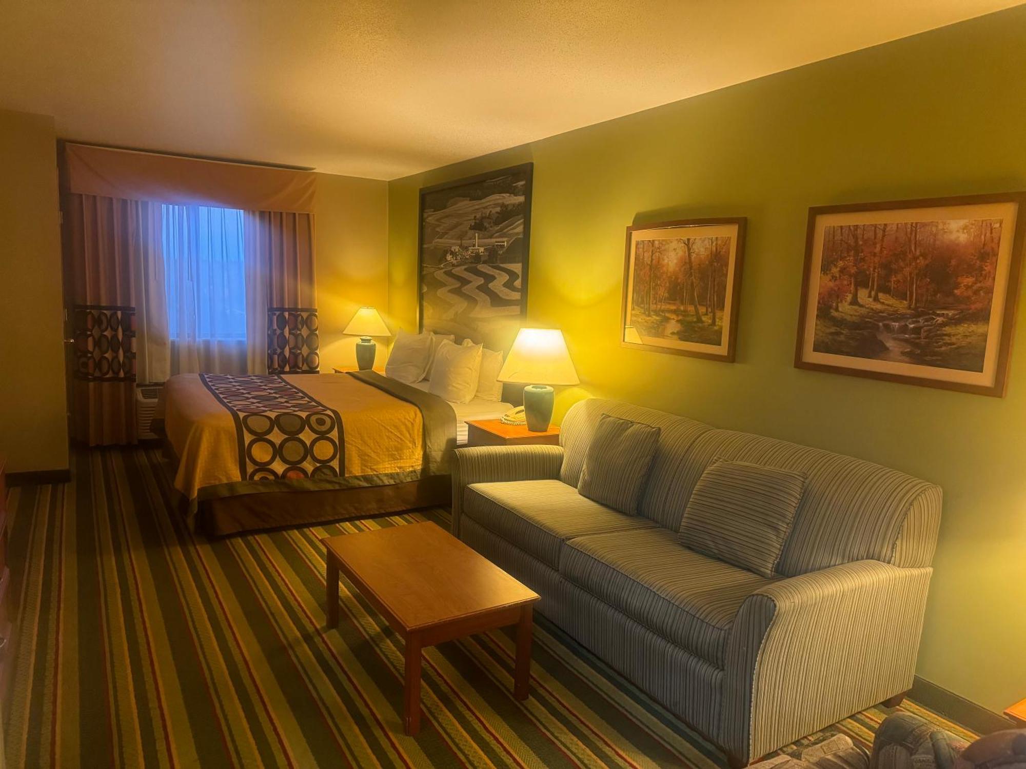 Super 8 by Wyndham Sparta Bagian luar foto