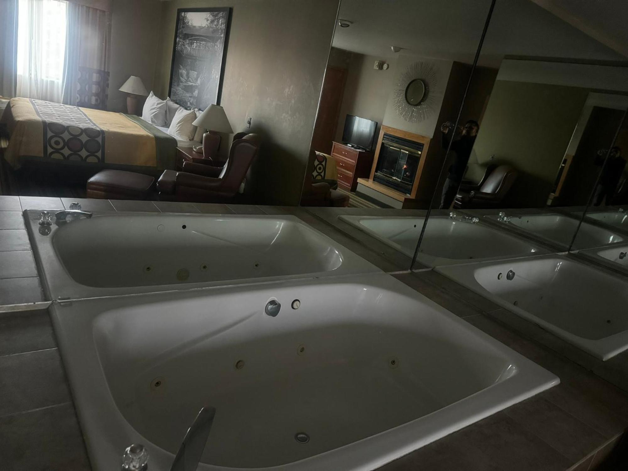 Super 8 by Wyndham Sparta Bagian luar foto